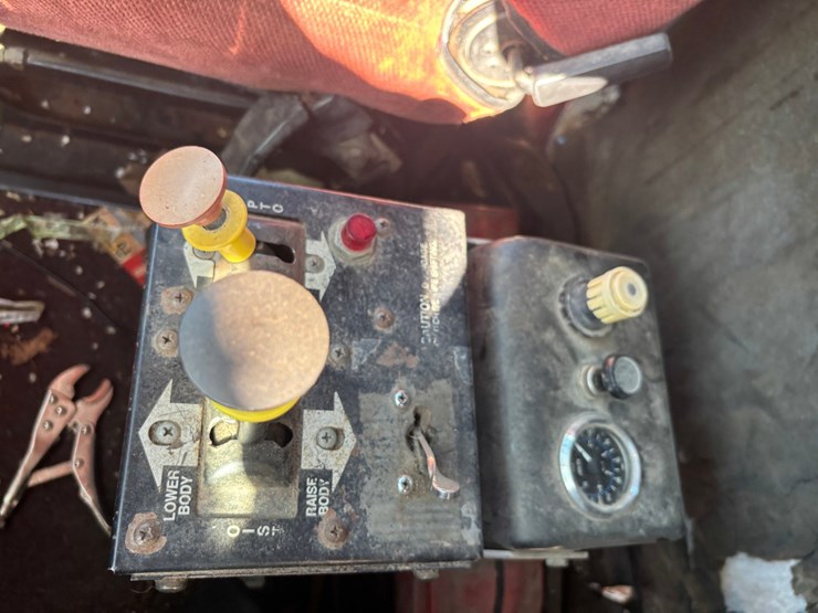 1988-peterbilt-377-image-50