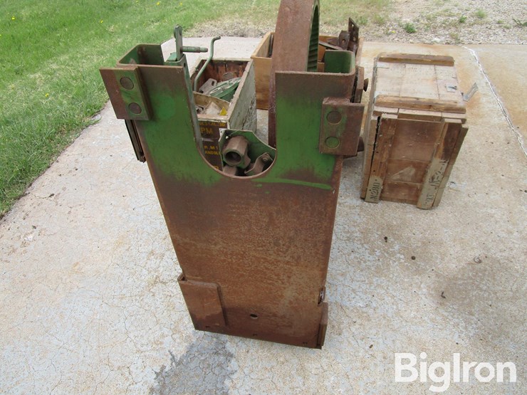 john-deere-14t-image-10