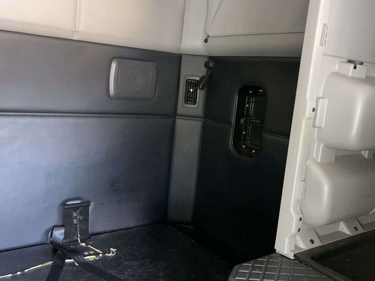 2022-kenworth-t680-image-30