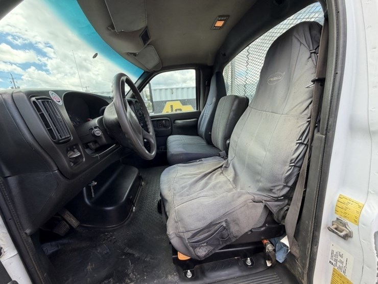 2006-chevrolet-c4500-4x4-service-truck-image-28