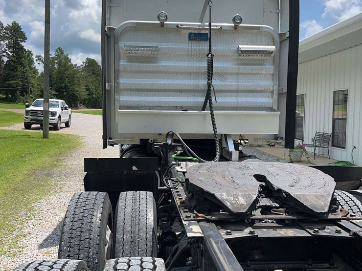 2022-kenworth-t680-image-12
