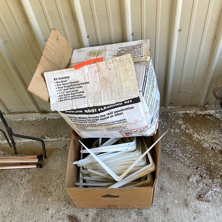 #7181 • Box of Storage Shop Shelving Brackets
