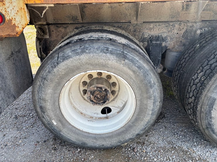 2000-freightliner-fl80-image-78