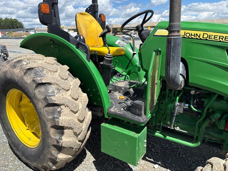 2018-john-deere-5065e-image-44