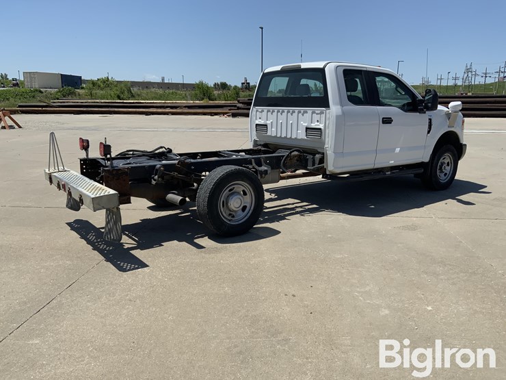 2017-ford-f350-xl-image-5
