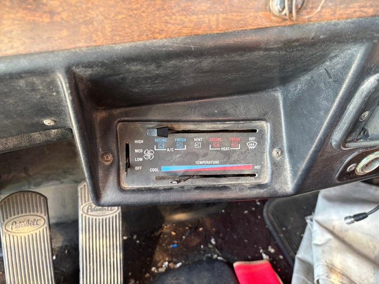 1988-peterbilt-377-image-47