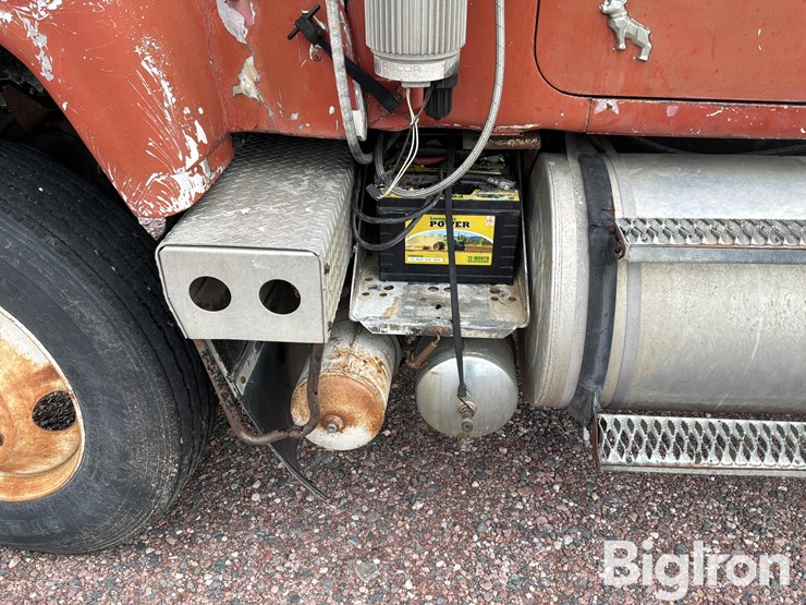 1970-mack-rs700l-image-18