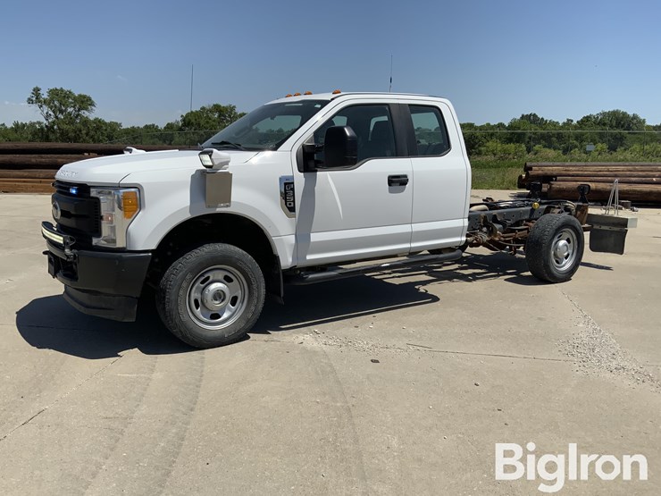2017-ford-f350-xl-image-1