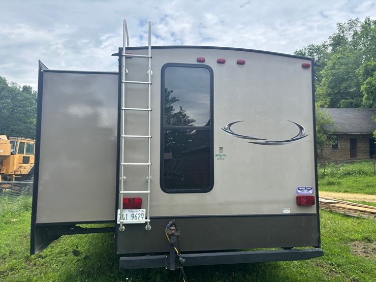 #2231-•-2014-crusader-335-5th-wheel-camper-image-6