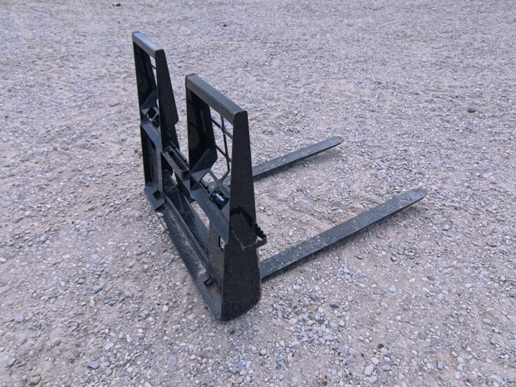 #2056-•-new-hd-skid-steer-quick-attach-forks-image-5