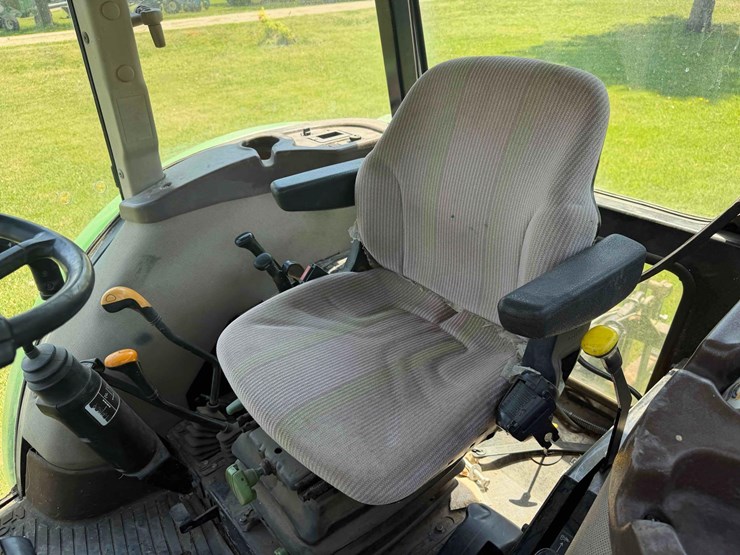 2011-john-deere-5101e-image-26