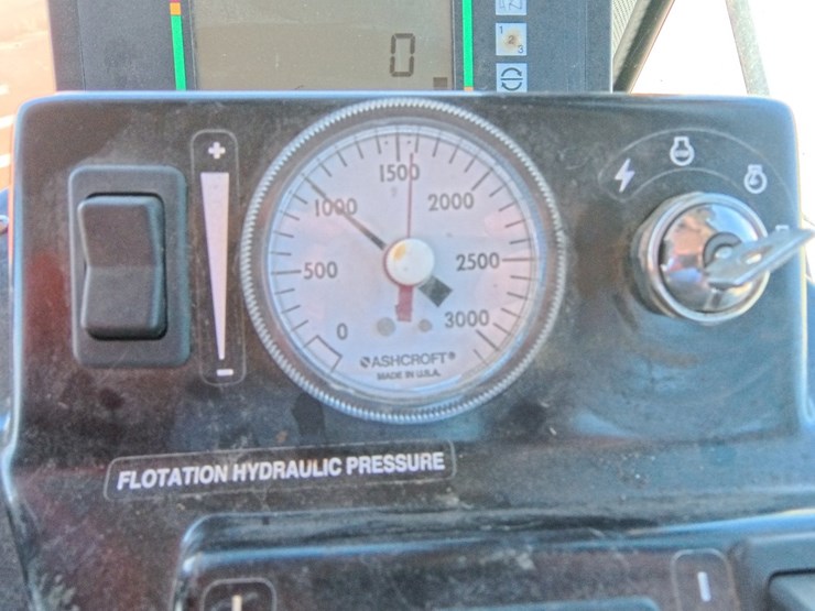 hesston-8550s-image-45