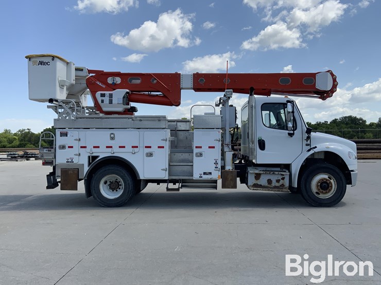 2016-freightliner-m2-106-image-12