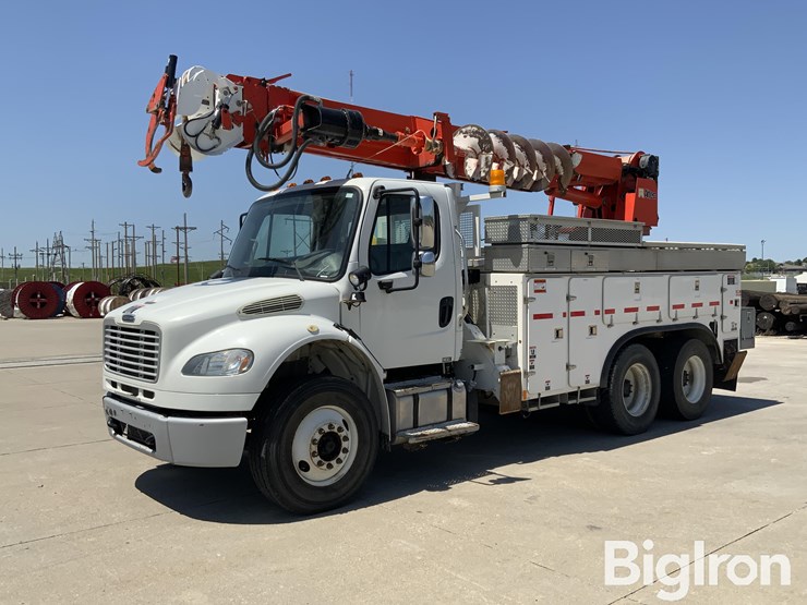 2013-freightliner-m2-106-image-1