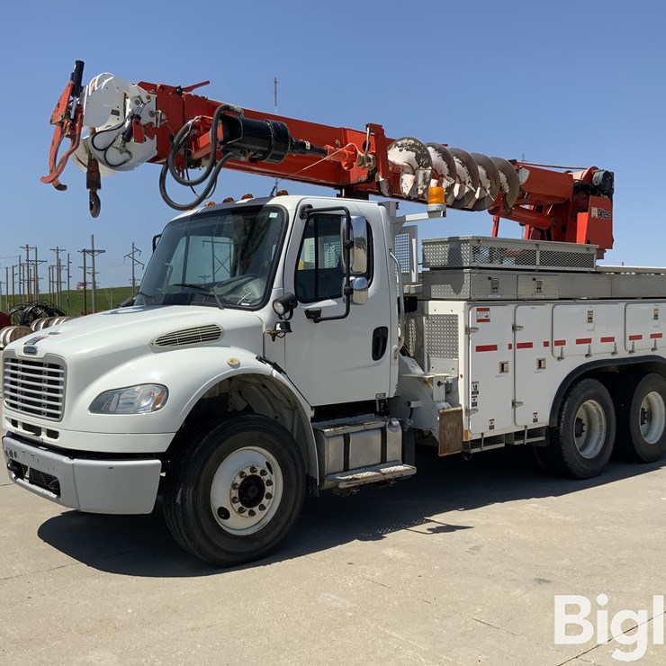 2013 FREIGHTLINER M2 106