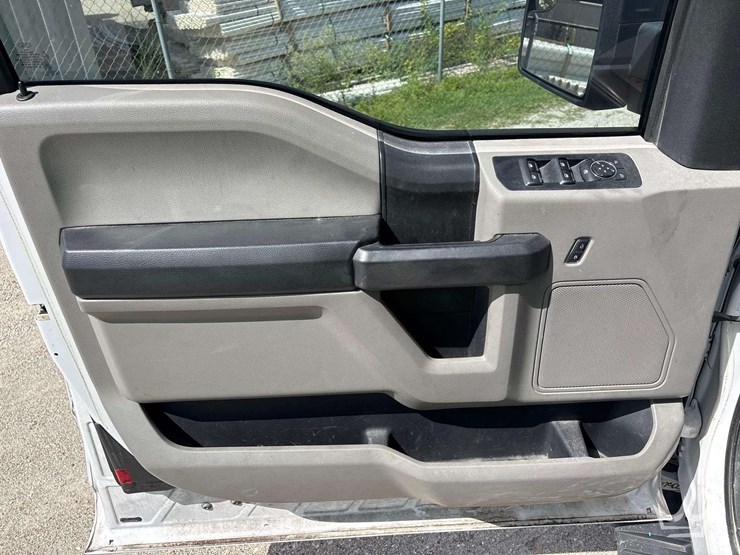 2017-ford-f150-image-18