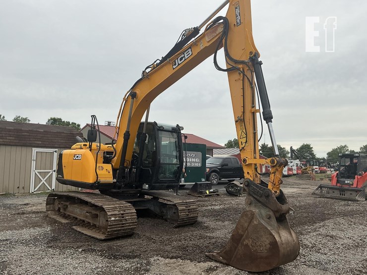 2017-jcb-js131-lc-image-6
