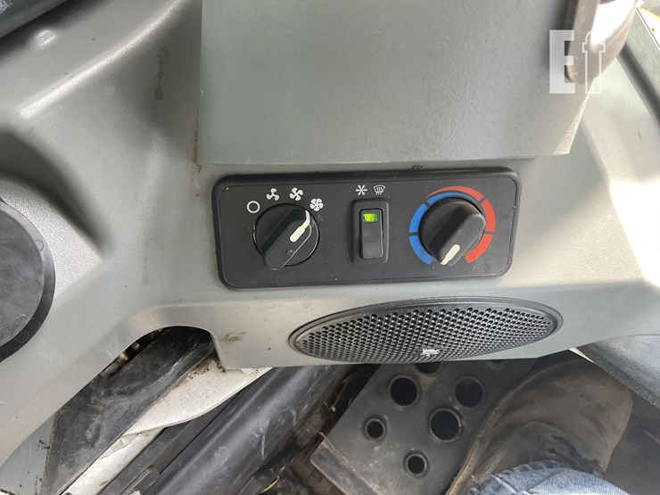 2020-bobcat-t770-image-14