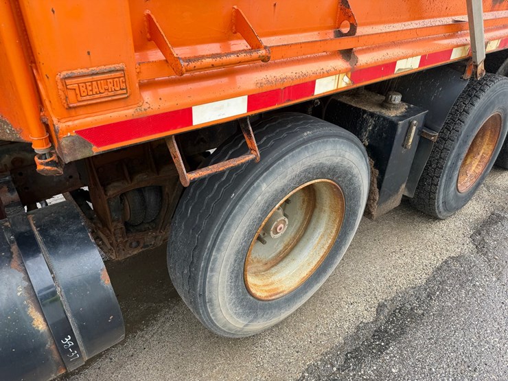 #1471-•-2003-mack-713v-granite-tri-axle-dump-truck-image-33