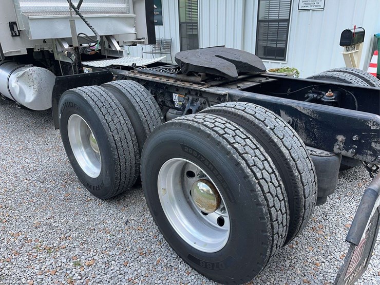 2022-kenworth-t680-image-10