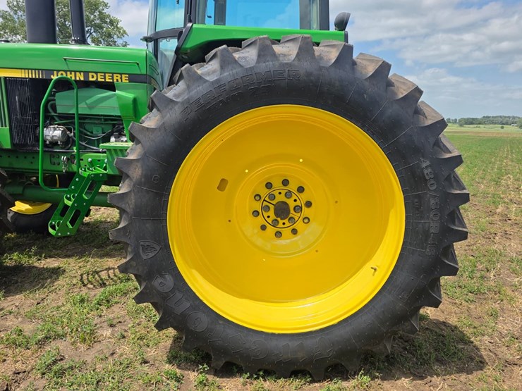 john-deere-4755-image-40