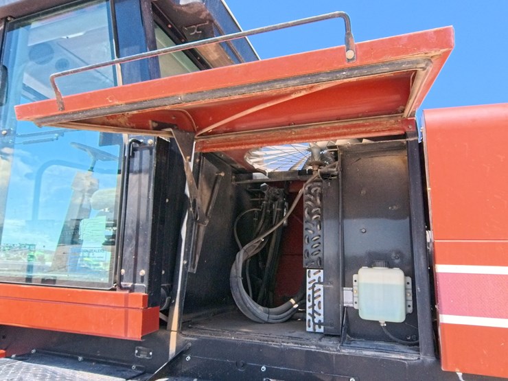hesston-8550s-image-52