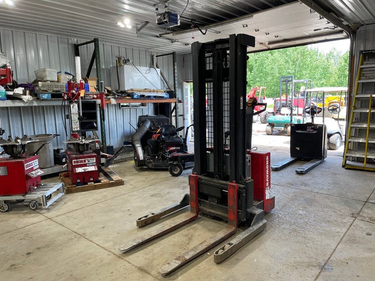 #6062-•-raymond-electric-pallet-stacker-image-1
