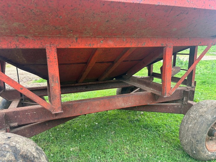 #2221-•-korhumel-industries-6072-fertilizer-gravity-wagon-image-8