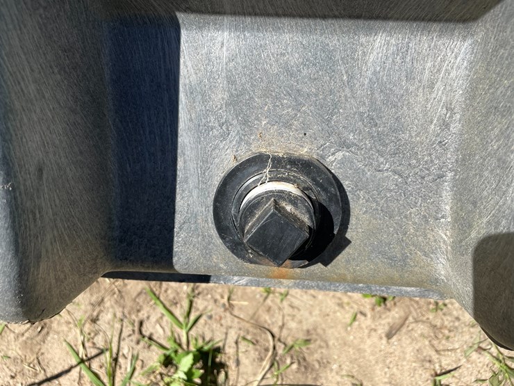 #7127-•-rubbermaid-stock-tank-image-9