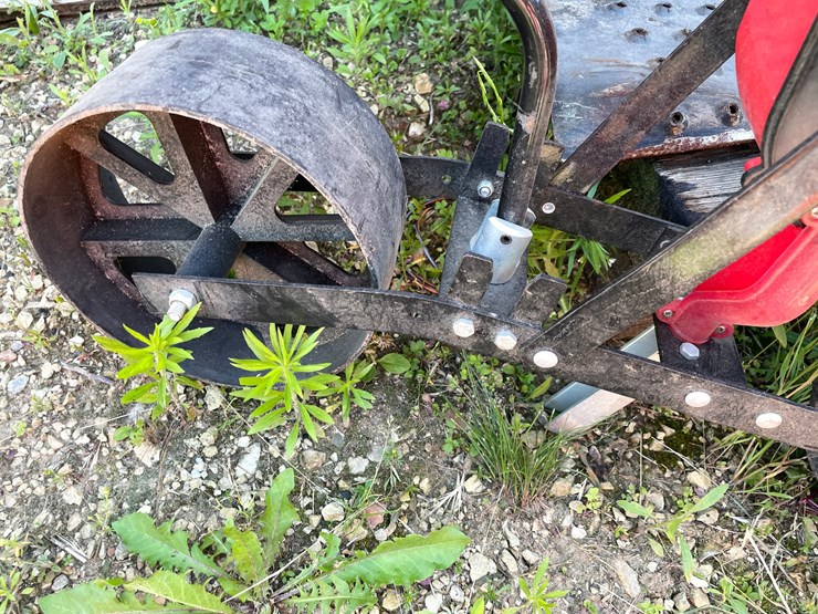 #7150-•-chapin-single-row-planter-image-7