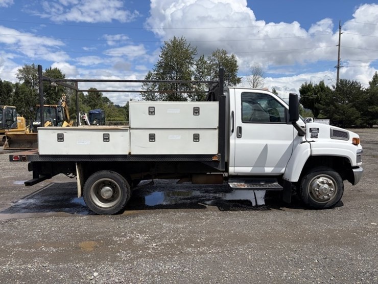 2006-gmc-c4500-flatbed-truck-image-3