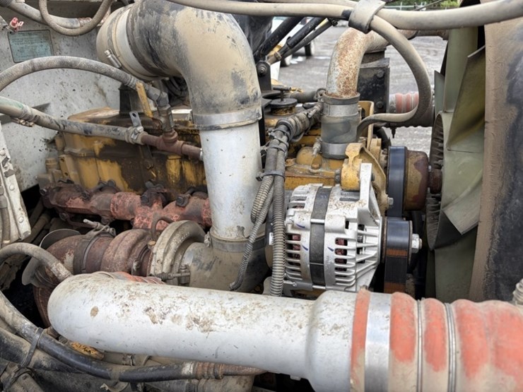 2002-peterbilt-330-image-12