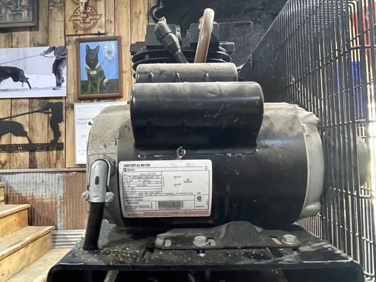 #7109-•-industrial-air-8-gallon-air-compressor-image-16
