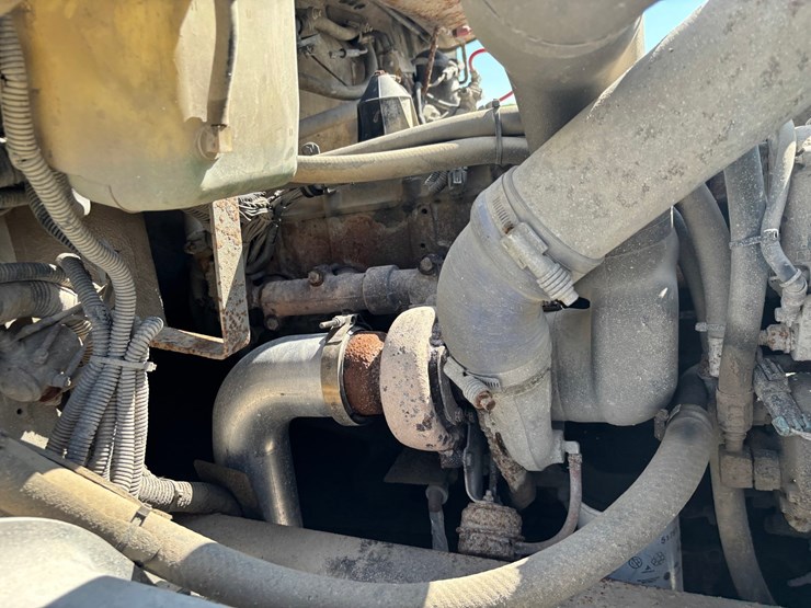 2000-freightliner-fl80-image-23