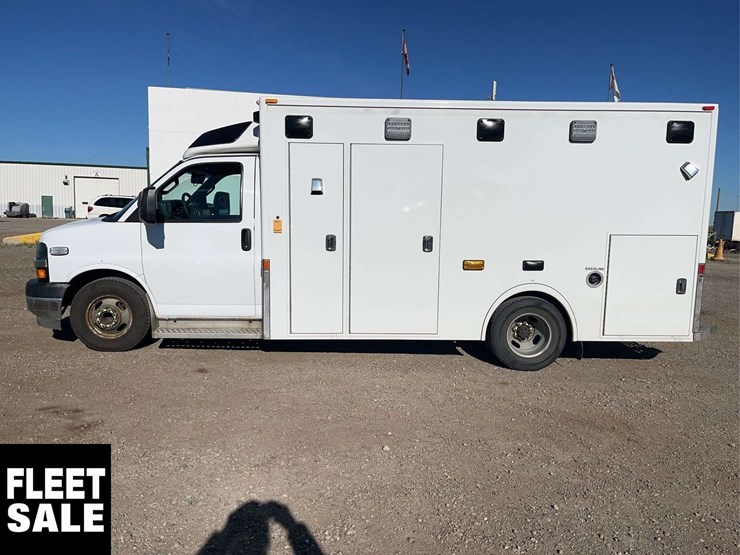 2017-chevrolet-express-s/a-ambulance-image-2