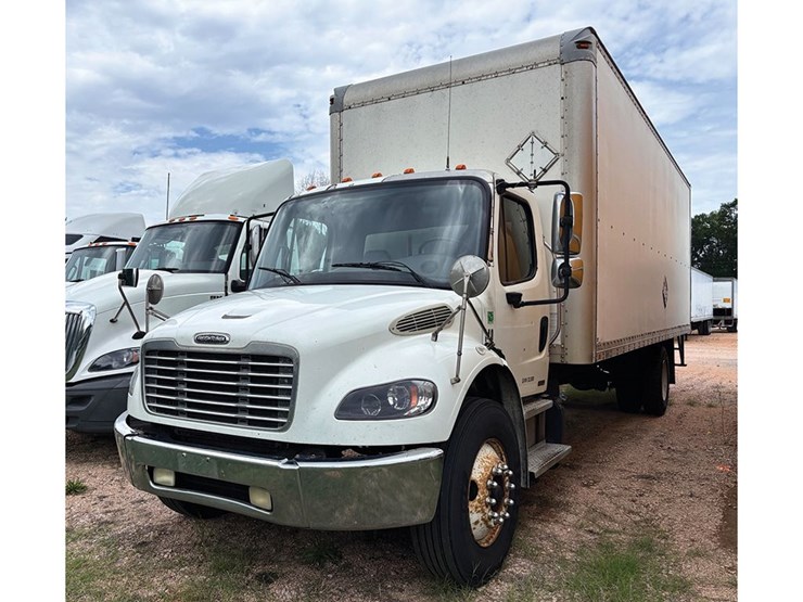 2012-freightliner-m2-106-image-1