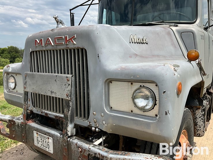 1977-mack-dm685-image-10