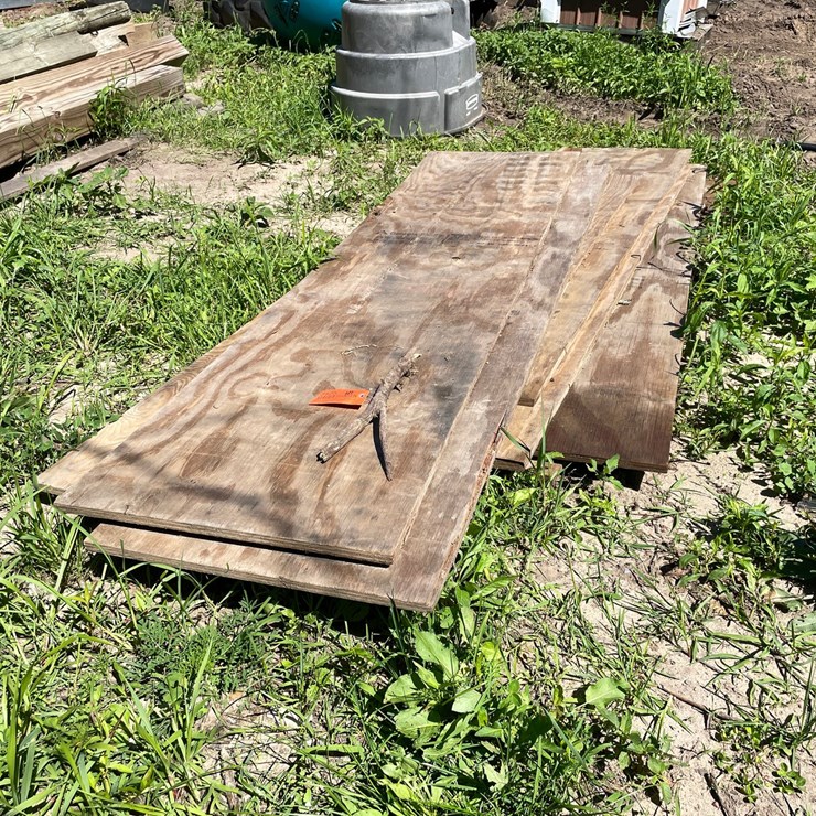 #7125 • Assorted Scrap Lumber and Plywood
