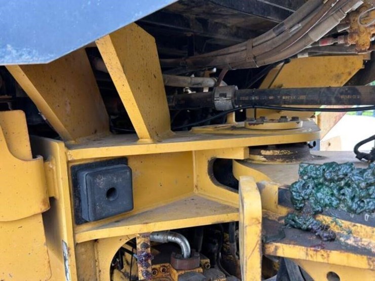 2016-caterpillar-938k-image-40