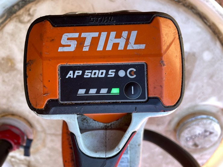 #7185-•-(2)-stihl-electric-chainsaws-image-18