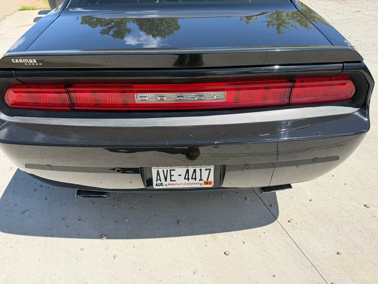 #1465-•-2013-dodge-challenger-sxt-image-32
