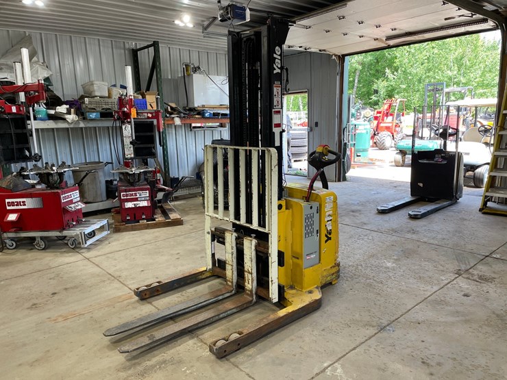 #6064-•-yale-electric-pallet-stacker-image-1