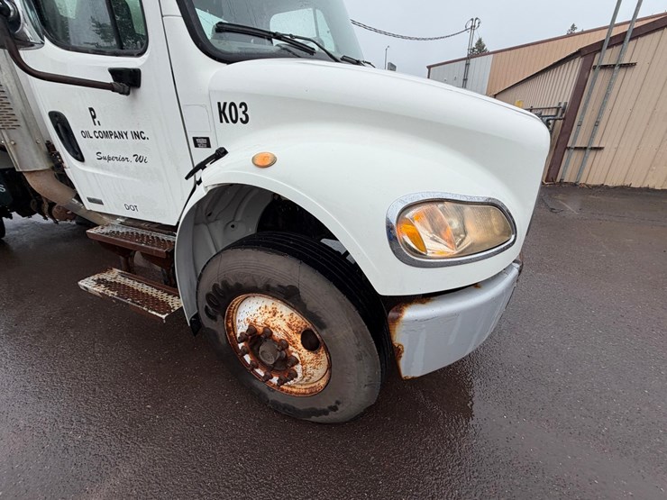 #1797-•-1996-freightliner-m2-lp-truck-image-17