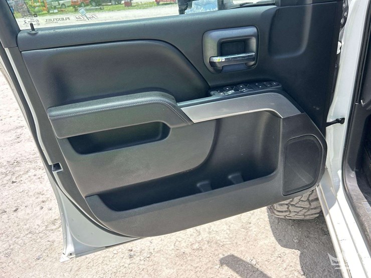 2018-chevrolet-silverado-1500-image-14