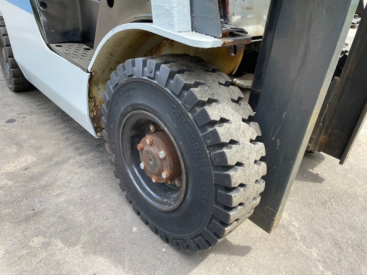 #6066-•-2016-4000lb-unicarriers-lp-forklift-image-34