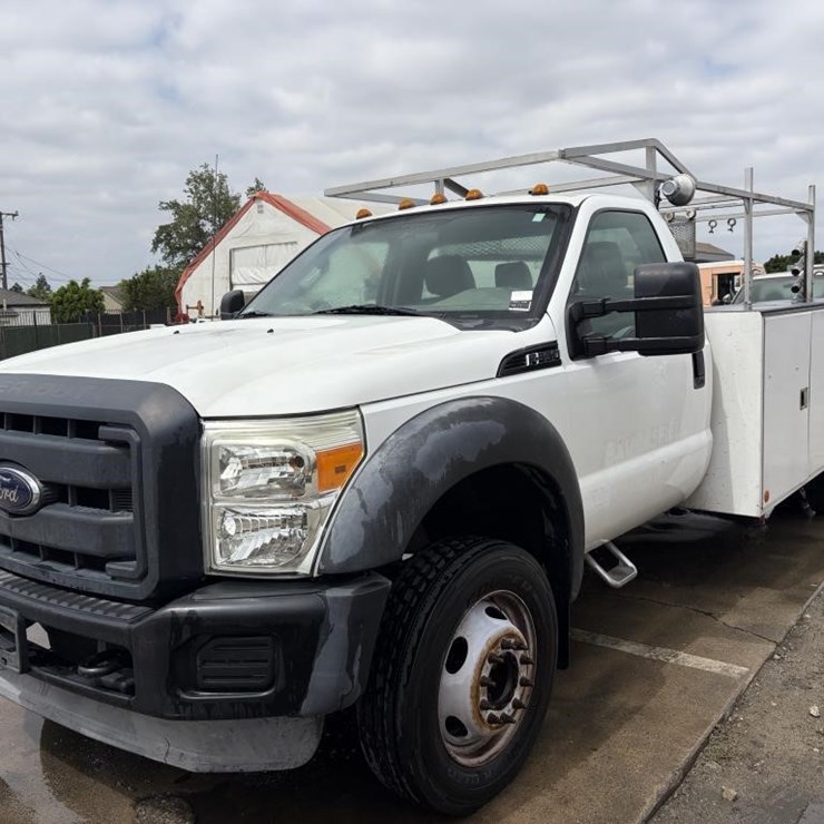2012 FORD F550 XL