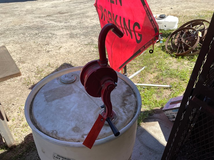 #7190-•-poly-50-gallon-poly-barrel-with-barrel-pump-image-8