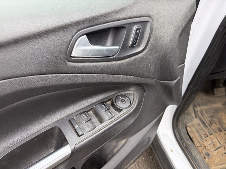 2014-ford-escape-image-25