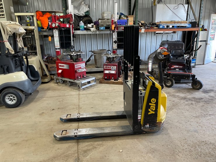 #6061-•-yale-electric-pallet-jack-image-2