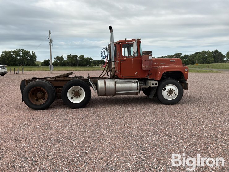 1970-mack-rs700l-image-4
